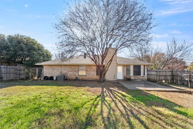 6801 Ridgetop Road, North Richland Hills, TX 76182