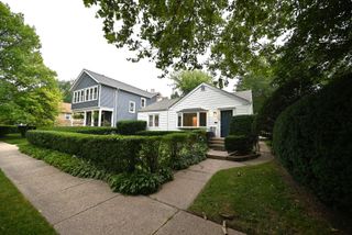 1570 DEWEY Avenue, Evanston, IL 60201