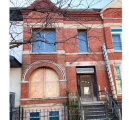 2713 W Warren Boulevard, Chicago, IL 60612