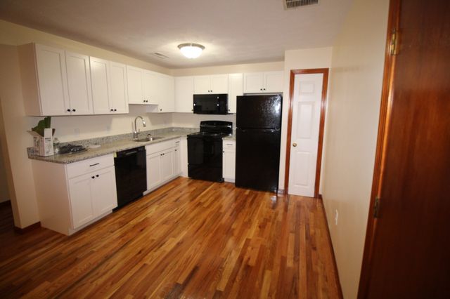 132 Tyngsboro Road 13, Chelmsford, MA 01863