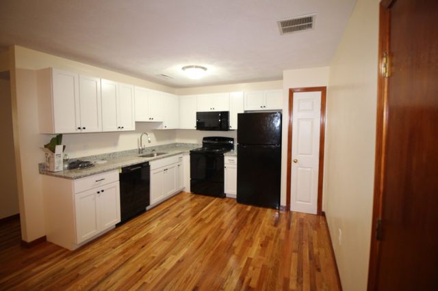 132 Tyngsboro Road 13, Chelmsford, MA 01863