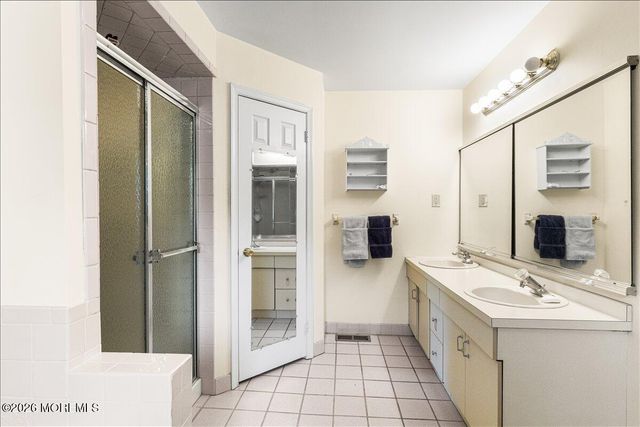 136 Tangerine Drive 136, Marlboro, NJ 07746