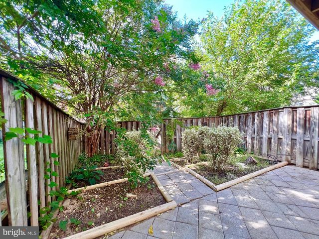 406 SHAW CT, Fredericksburg, VA 22405