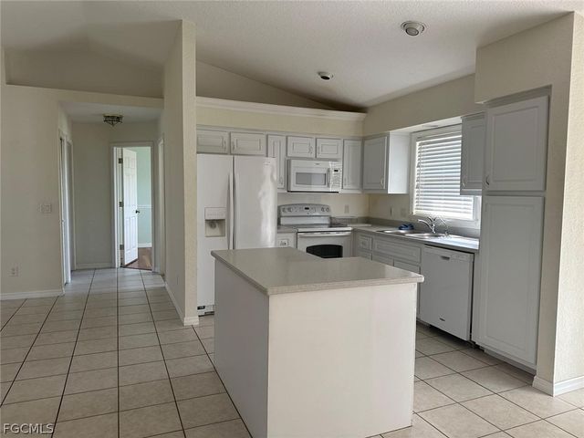 2028 NE 5th TER, Cape Coral, FL 33909
