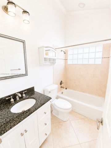569 Spinnaker, Weston, FL 33326