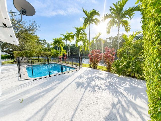 569 Spinnaker, Weston, FL 33326