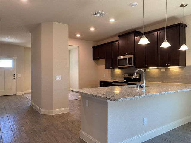 716 Red Barn BND, New Braunfels, TX 78130