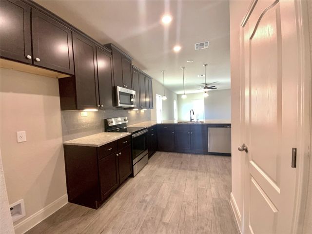 716 Red Barn BND, New Braunfels, TX 78130