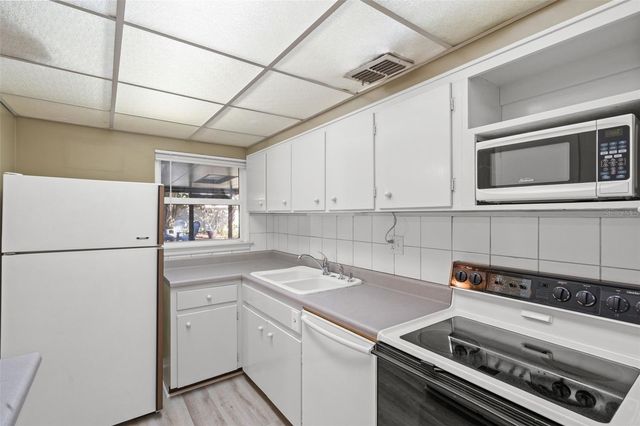 412 BERWICK AVENUE, Temple Terrace, FL 33617