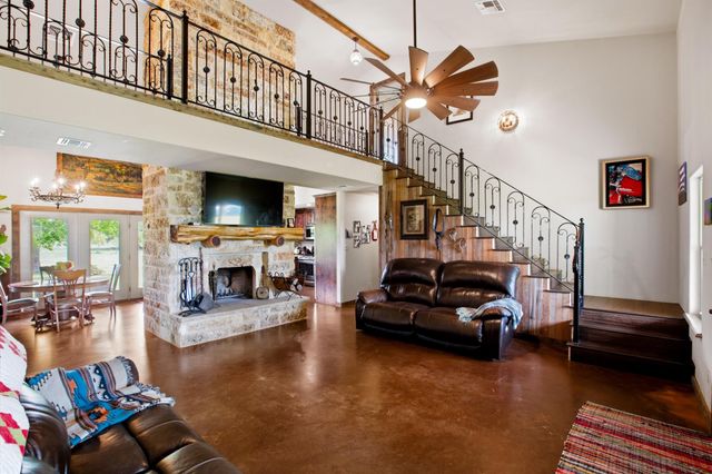 7835 Berger RD, Schulenburg, TX 78956