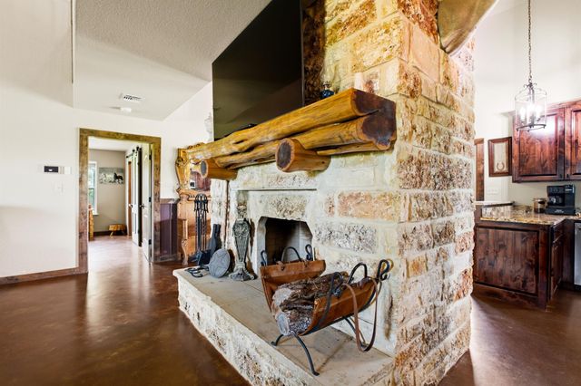 7835 Berger RD, Schulenburg, TX 78956