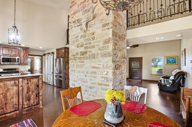 7835 Berger RD, Schulenburg, TX 78956