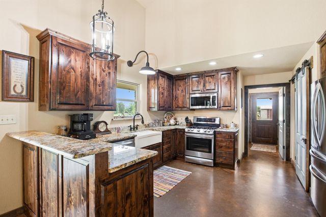 7835 Berger RD, Schulenburg, TX 78956