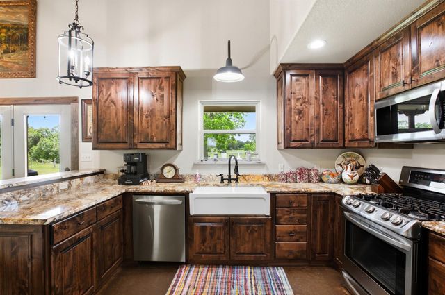 7835 Berger RD, Schulenburg, TX 78956