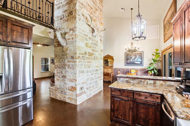 7835 Berger RD, Schulenburg, TX 78956