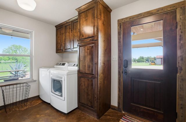 7835 Berger RD, Schulenburg, TX 78956