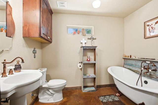7835 Berger RD, Schulenburg, TX 78956