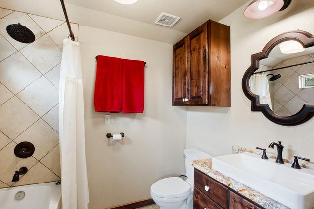7835 Berger RD, Schulenburg, TX 78956