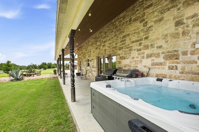 7835 Berger RD, Schulenburg, TX 78956