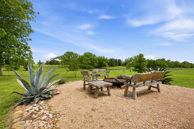 7835 Berger RD, Schulenburg, TX 78956