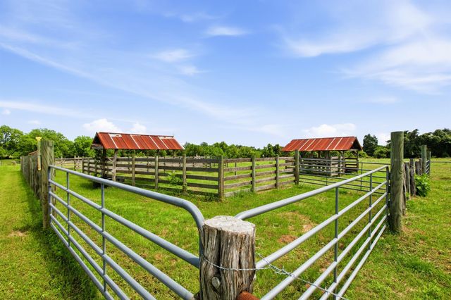 7835 Berger RD, Schulenburg, TX 78956
