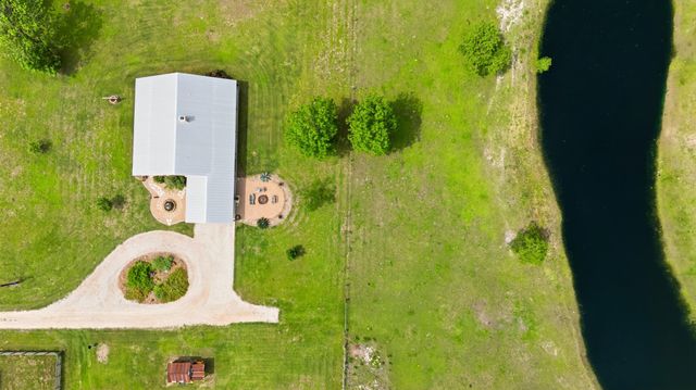 7835 Berger RD, Schulenburg, TX 78956
