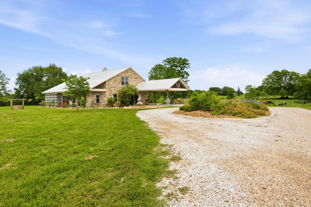 7835 Berger RD, Schulenburg, TX 78956