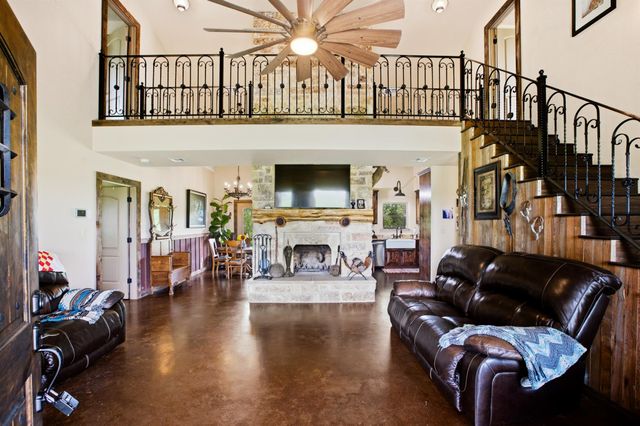7835 Berger RD, Schulenburg, TX 78956