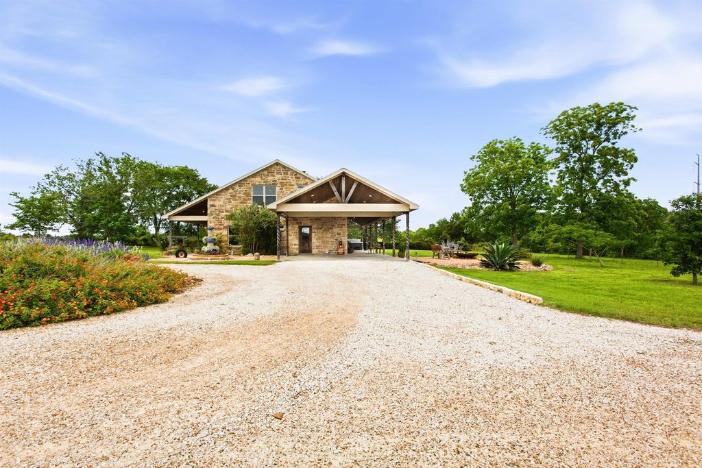 7835 Berger RD, Schulenburg, TX 78956