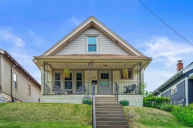 2843 S Linebarger TERRACE, Milwaukee, WI 53207