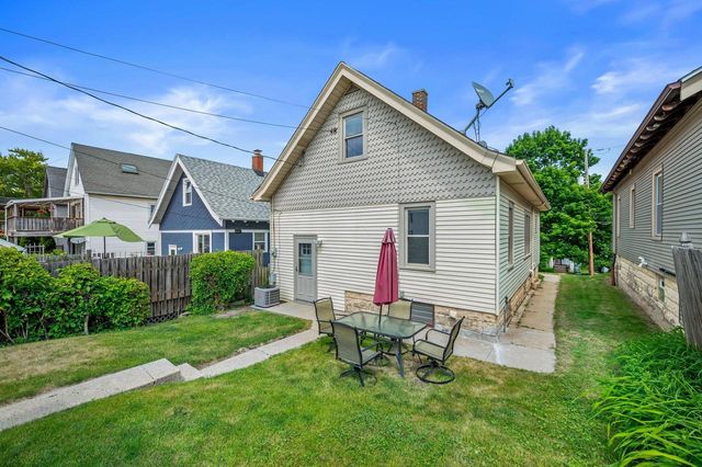 2843 S Linebarger TERRACE, Milwaukee, WI 53207