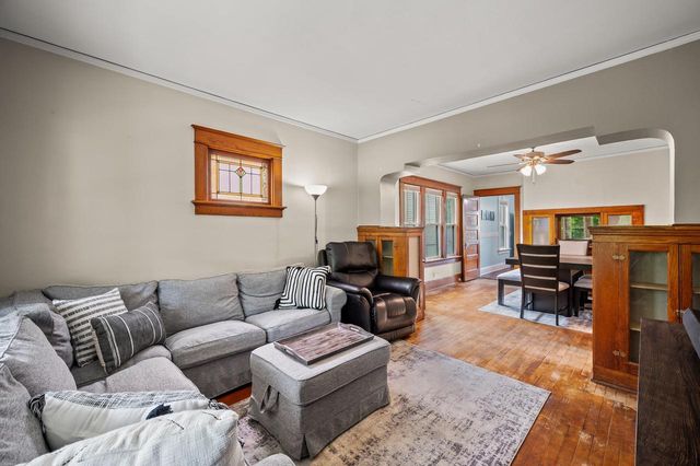 2843 S Linebarger TERRACE, Milwaukee, WI 53207
