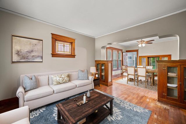 2843 S Linebarger TERRACE, Milwaukee, WI 53207