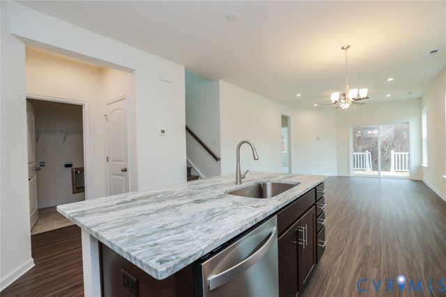 10342 Szalay Ln, Ashland, VA 23005