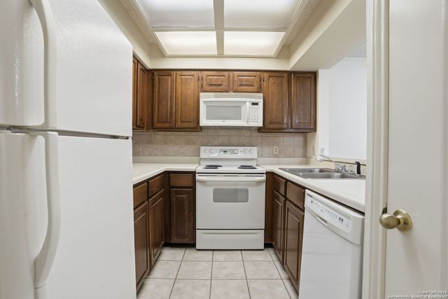 7738 Chambers Rd Apt 908, San Antonio, TX 78229