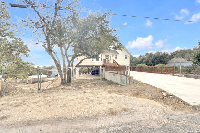 450 Stagecoach, Canyon Lake, TX 78133