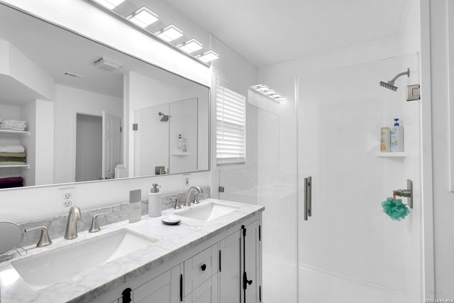 450 Stagecoach, Canyon Lake, TX 78133