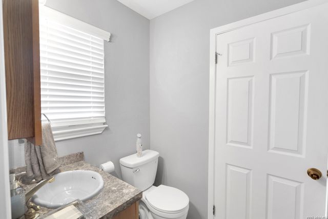 450 Stagecoach, Canyon Lake, TX 78133