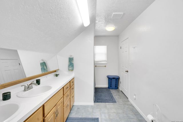 450 Stagecoach, Canyon Lake, TX 78133