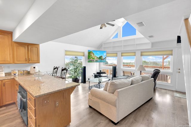 450 Stagecoach, Canyon Lake, TX 78133