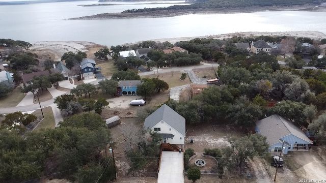 450 Stagecoach, Canyon Lake, TX 78133