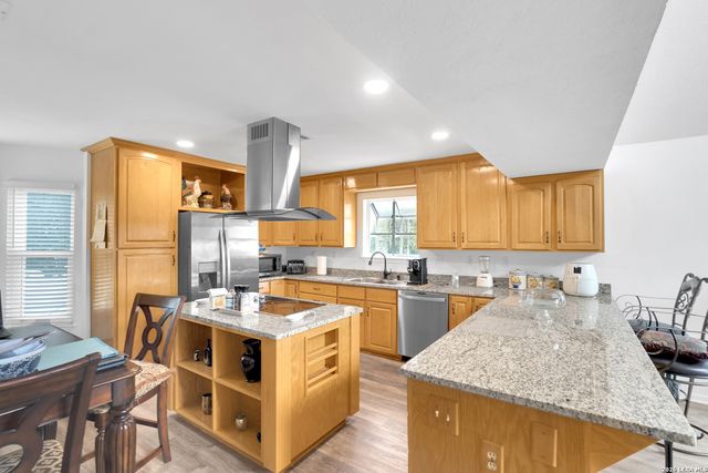 450 Stagecoach, Canyon Lake, TX 78133