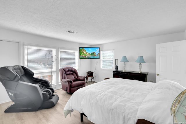 450 Stagecoach, Canyon Lake, TX 78133