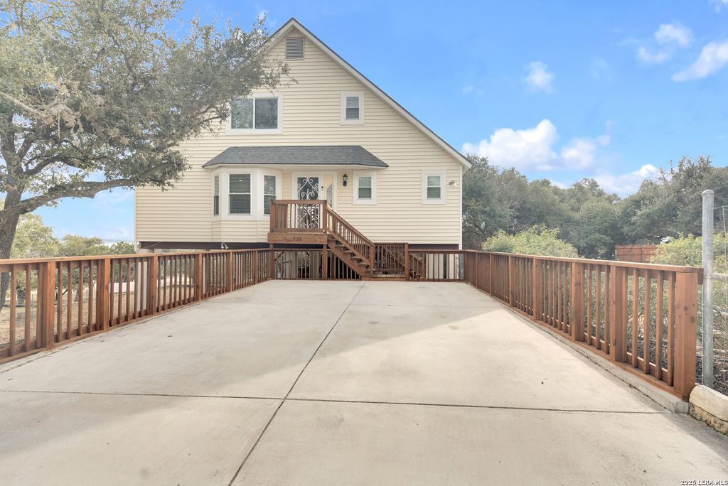 450 Stagecoach, Canyon Lake, TX 78133