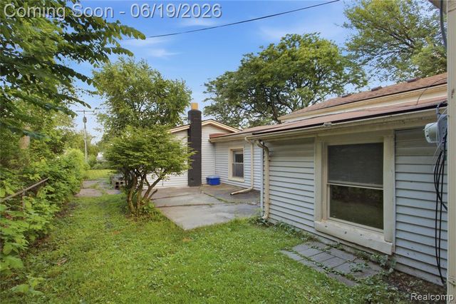 21211 Ardmore Park Drive, Saint Clair Shores, MI 48081