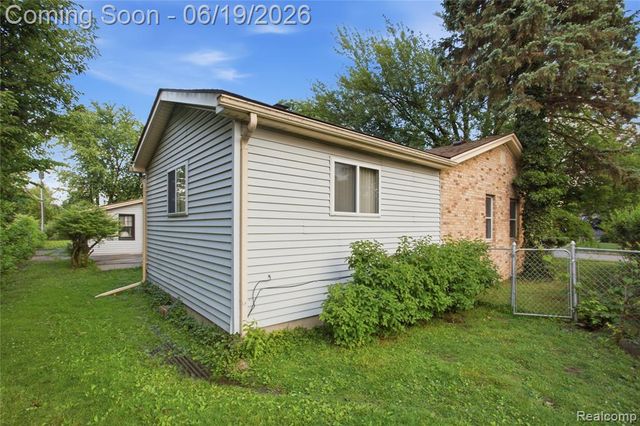 21211 Ardmore Park Drive, Saint Clair Shores, MI 48081