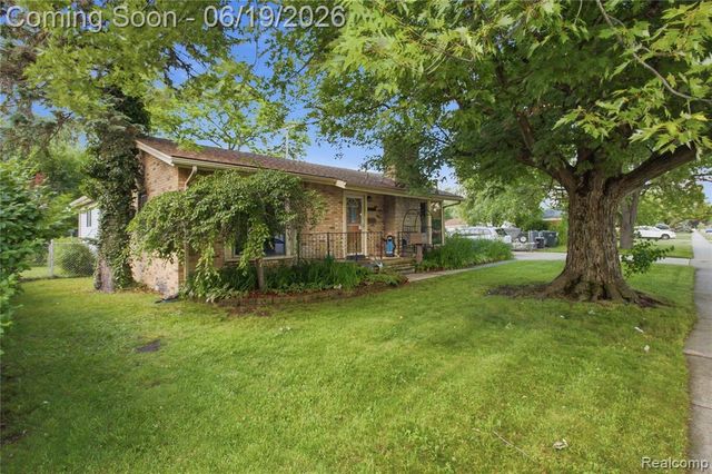 21211 Ardmore Park Drive, Saint Clair Shores, MI 48081
