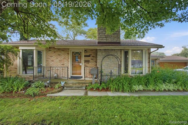 21211 Ardmore Park Drive, Saint Clair Shores, MI 48081