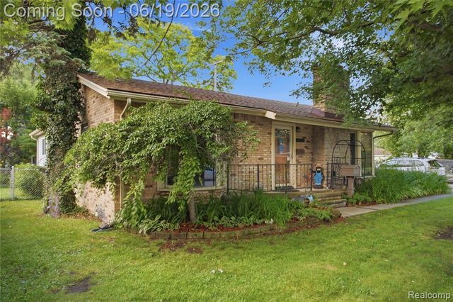 21211 Ardmore Park Drive, Saint Clair Shores, MI 48081