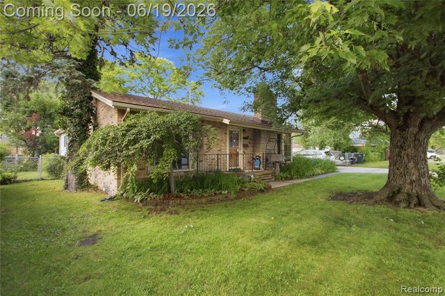 21211 Ardmore Park Drive, Saint Clair Shores, MI 48081